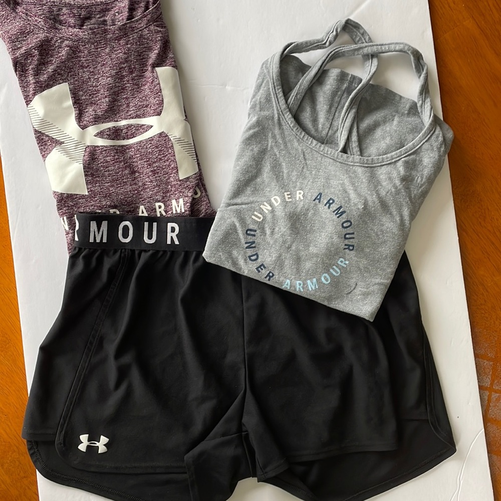 Under Armour work out set. Set includes T-shirt, tank top, shorts. Size medium